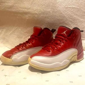 JORDAN 12s size 4Y